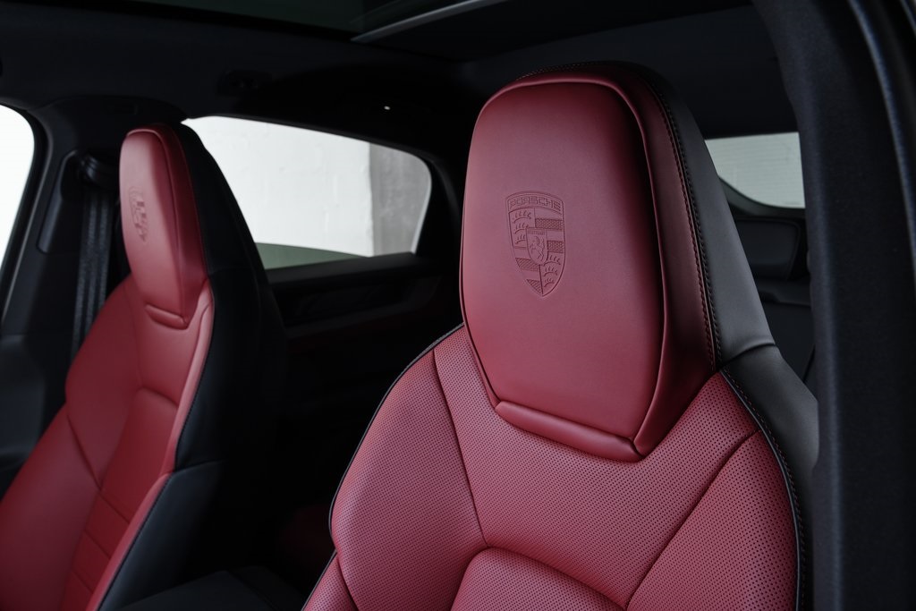 2025 Porsche Cayenne photo 31
