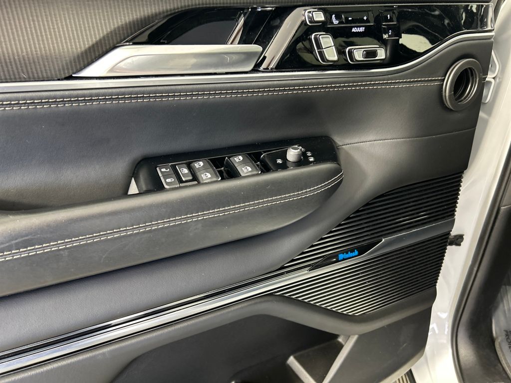 2024 Jeep Grand Wagoneer L II photo 18