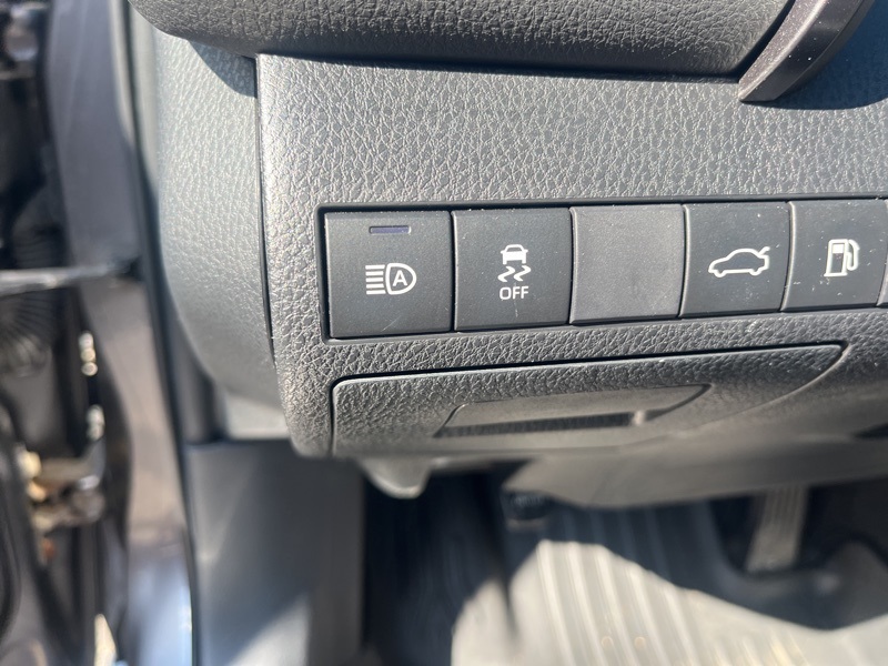2018 Toyota Camry LE photo 13