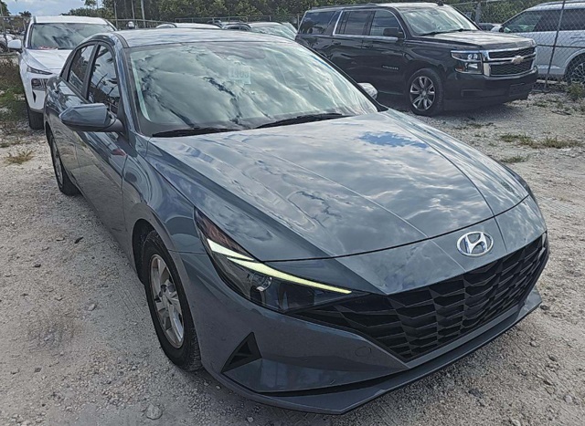 2023 Hyundai Elantra SE's photo