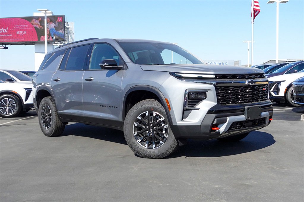 2026 Chevrolet Traverse Z71 photo 2