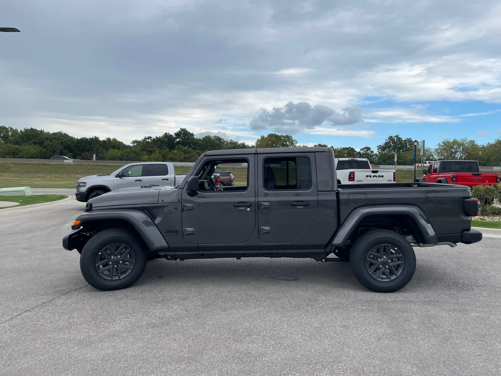 2025 Jeep Gladiator Sport S photo 5