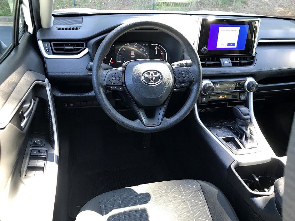 2023 Toyota RAV4 XLE photo 11