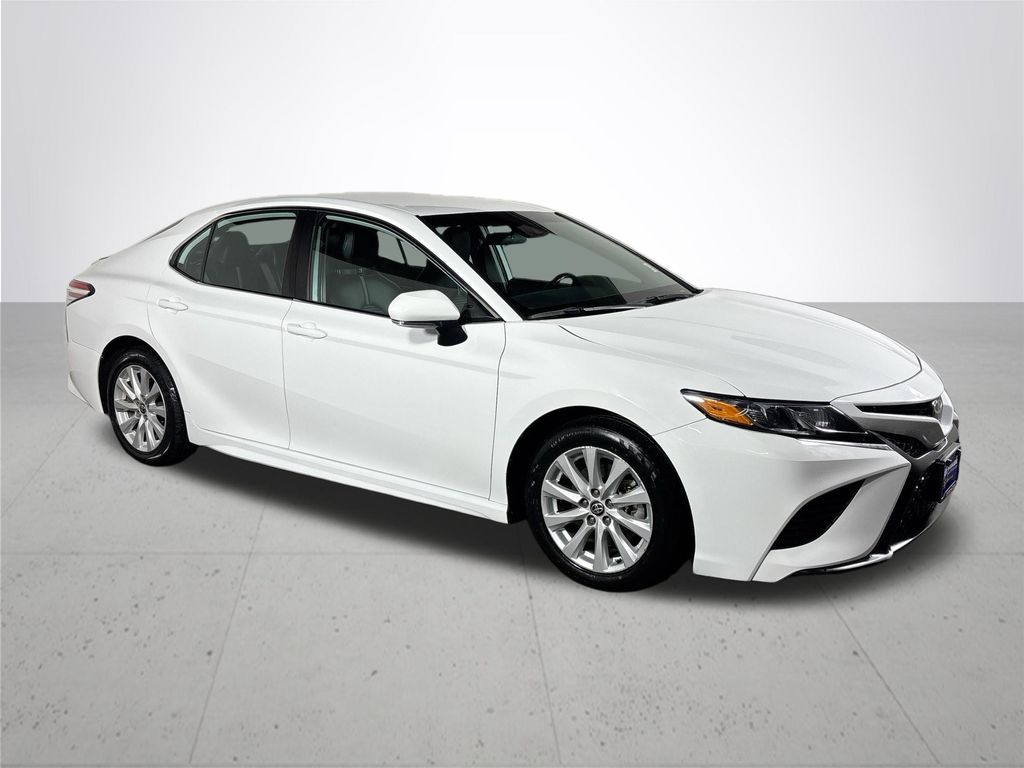 2020 Toyota Camry SE photo 4