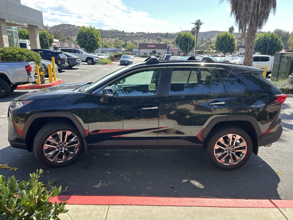 2019 Toyota RAV4 Limited photo 3
