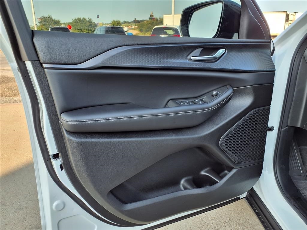 2025 Jeep Grand Cherokee Altitude photo 8