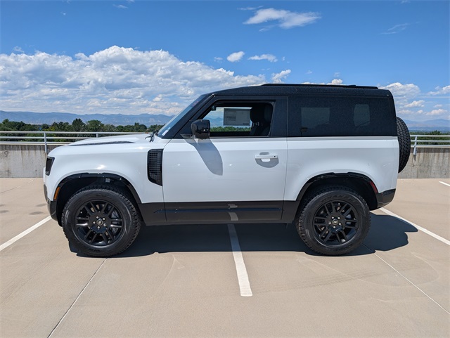 2025 Land Rover Defender 90 X-Dynamic SE photo 2