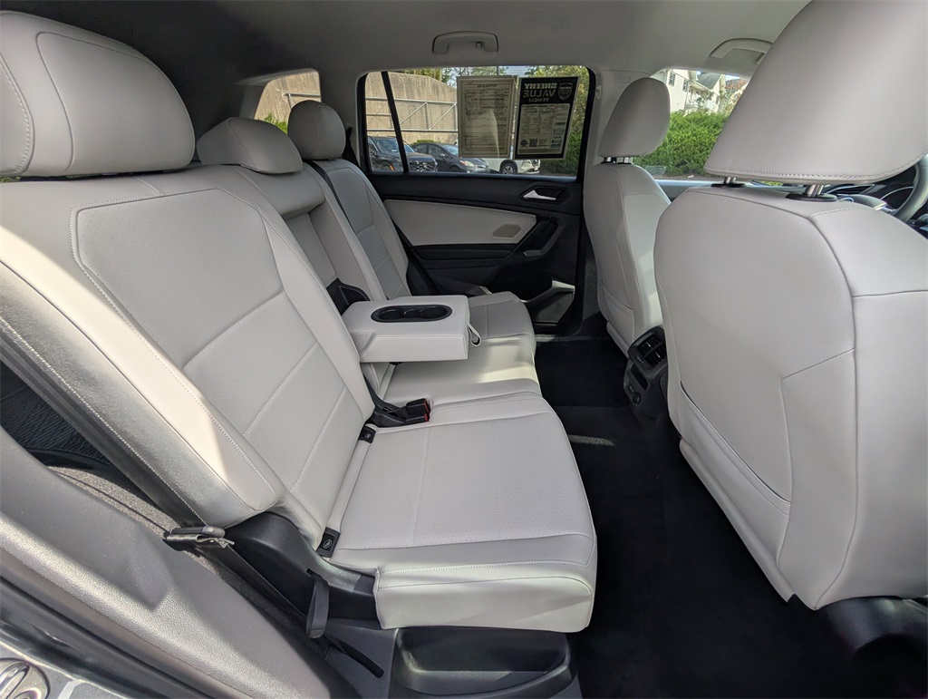 2021 Volkswagen Tiguan SE photo 3