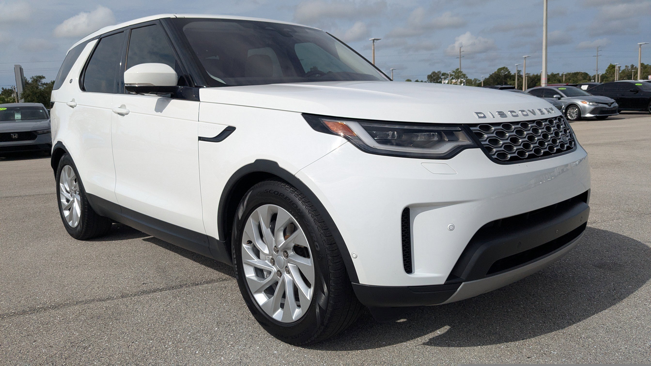 2023 Land Rover Discovery S photo 2