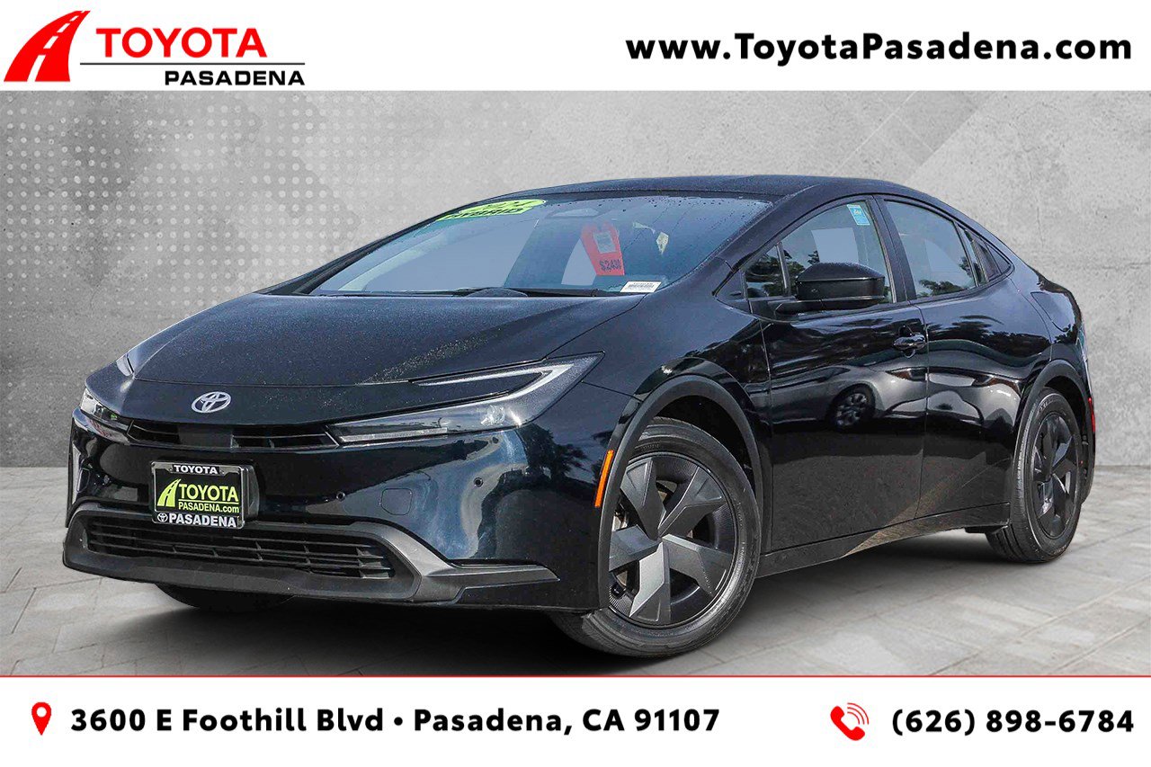 2024 Toyota Prius LE's photo