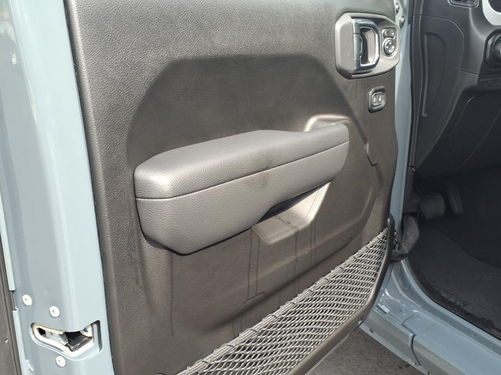2025 Jeep Wrangler Sport S photo 4