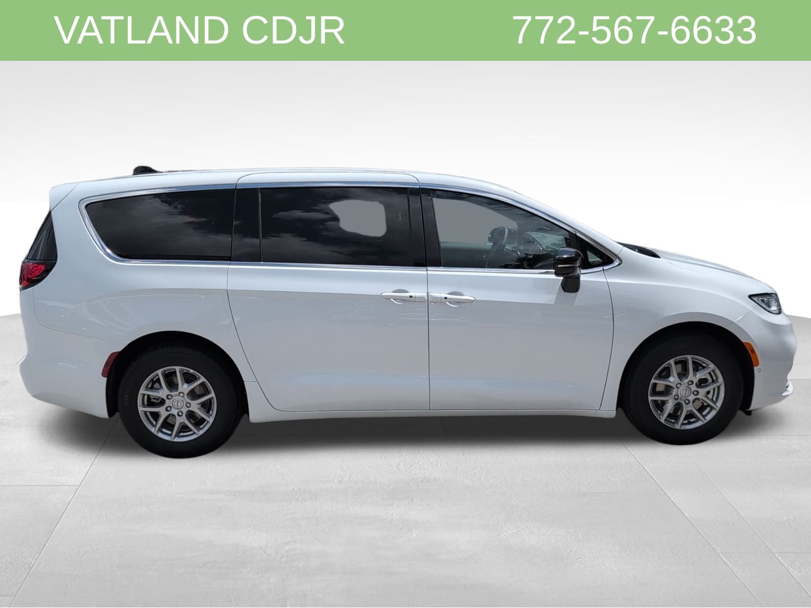 2026 Chrysler Pacifica photo 4