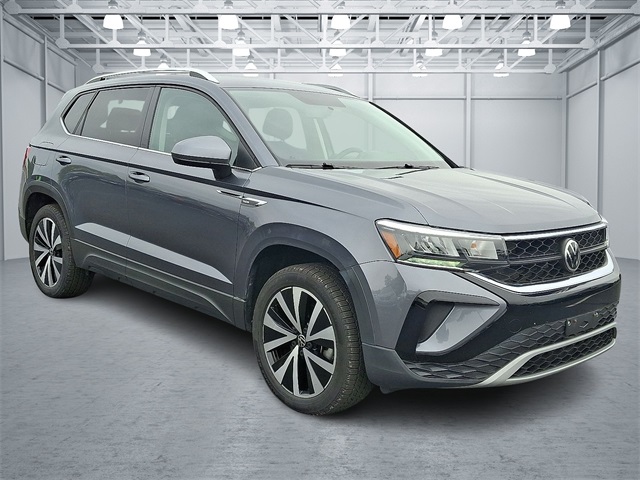 2022 Volkswagen Taos SE photo 3
