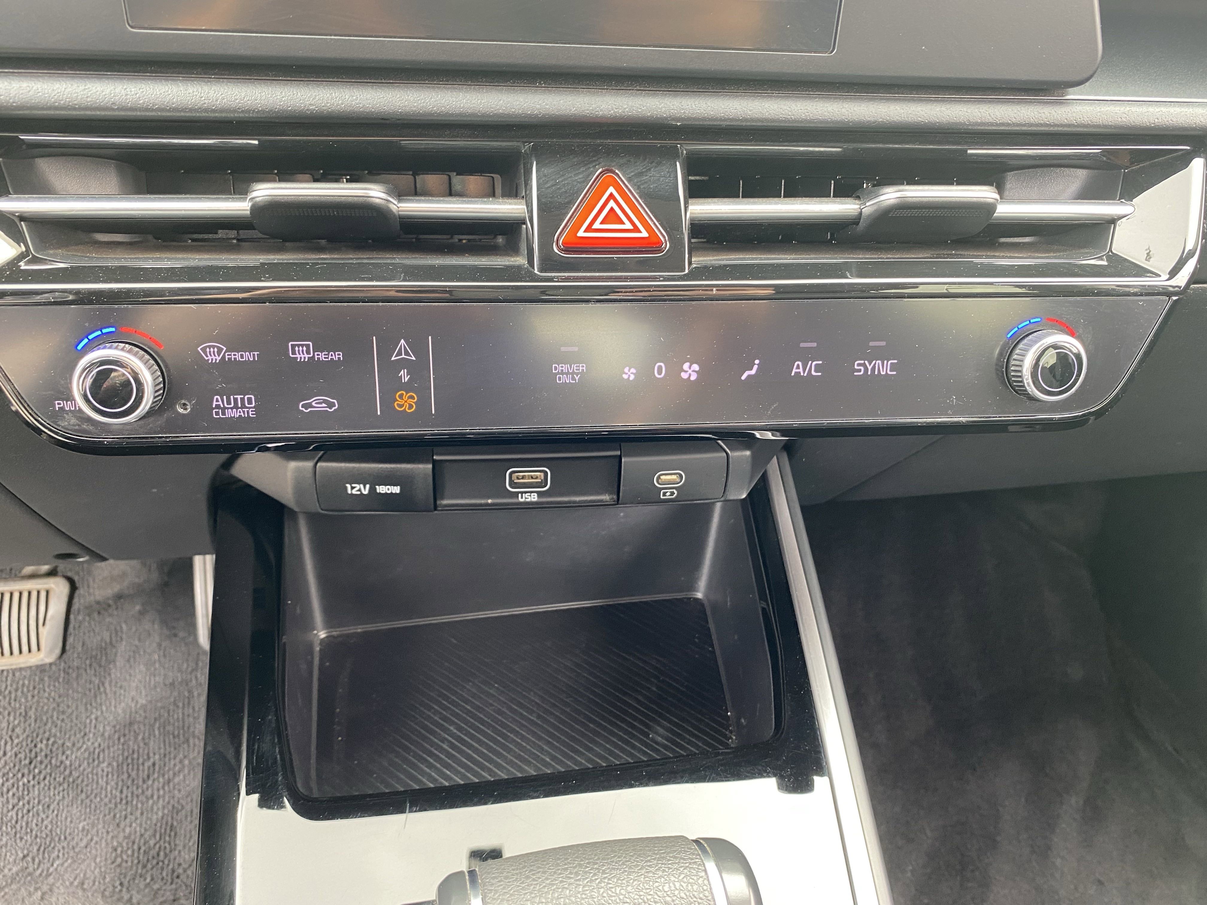 2023 Kia Niro LX photo 5