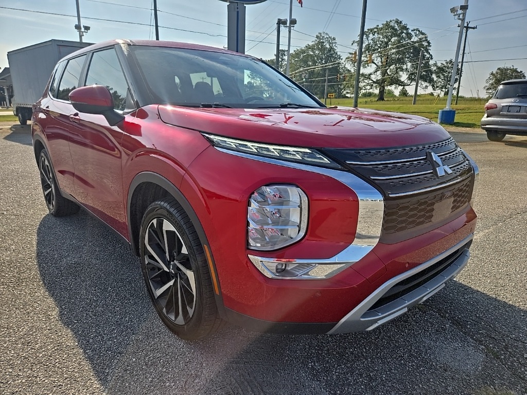 2024 Mitsubishi Outlander SE photo 3