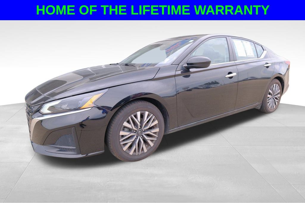Used 2023 Nissan Altima SV with VIN 1N4BL4DV1PN368980 for sale in Center Point, IA