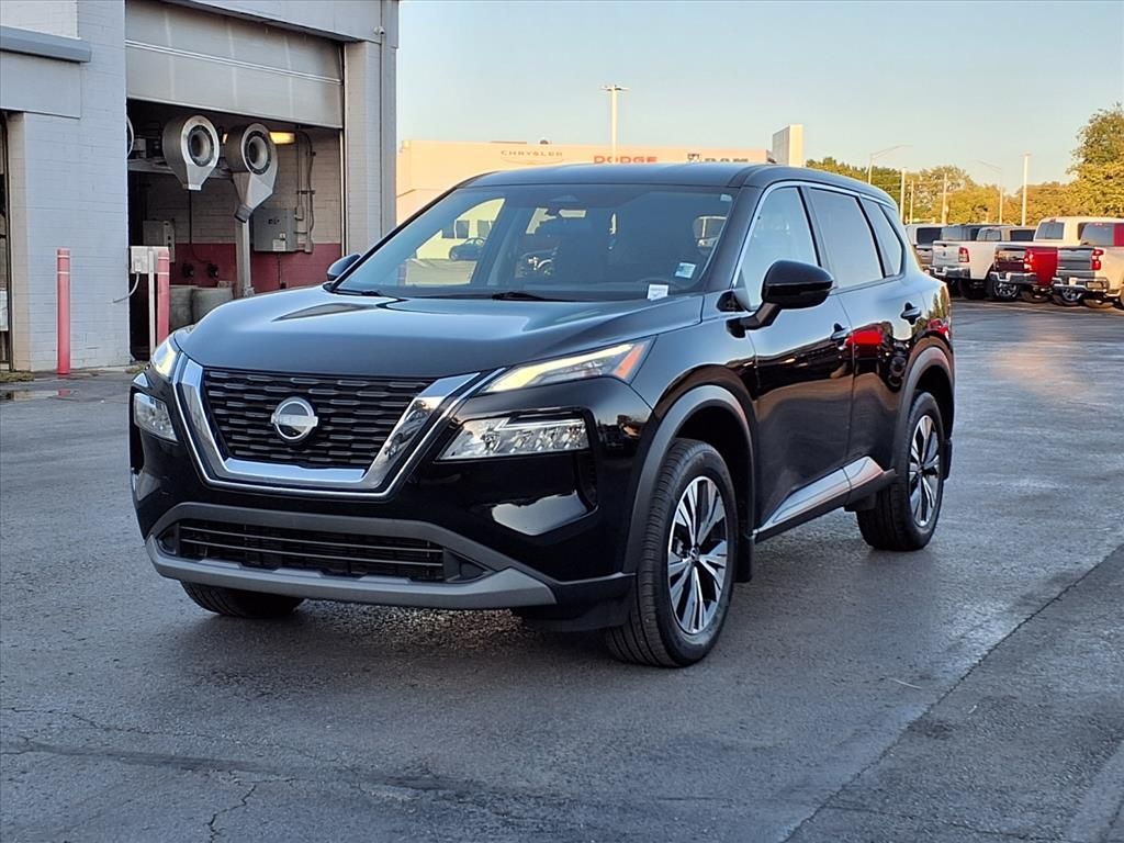2022 Nissan Rogue SV photo 2