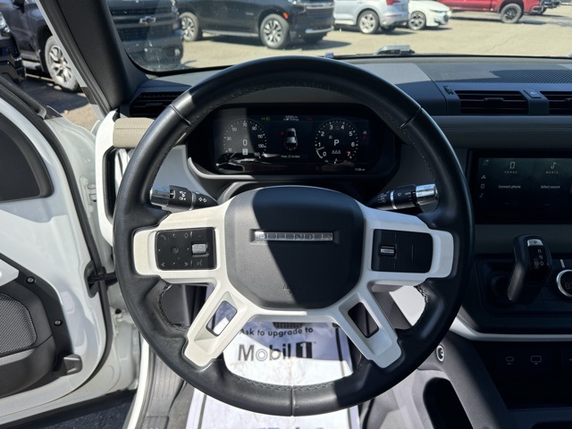 2020 Land Rover Defender 110 SE photo 19