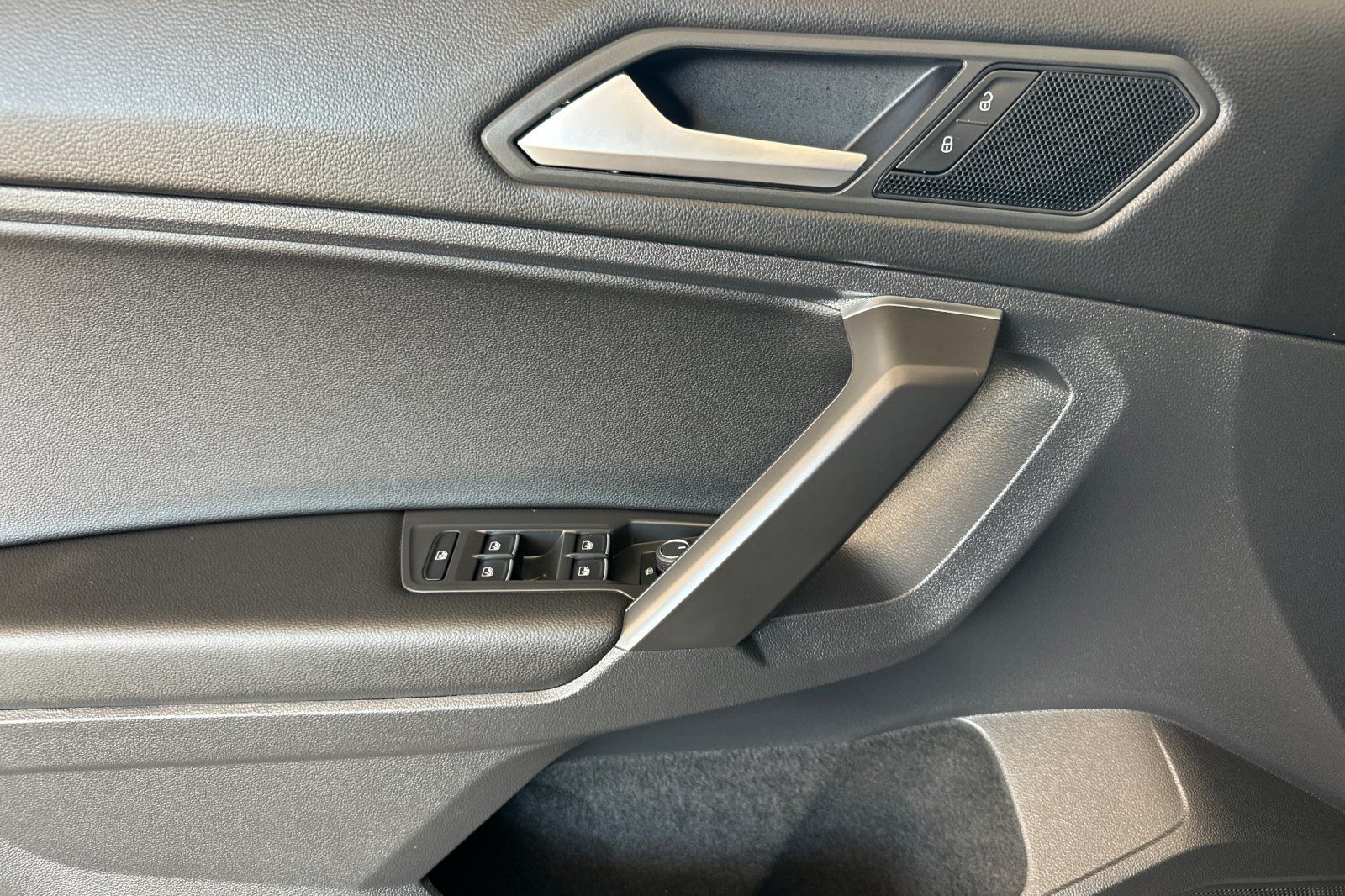 2021 Volkswagen Tiguan SE R-Line Black photo 10