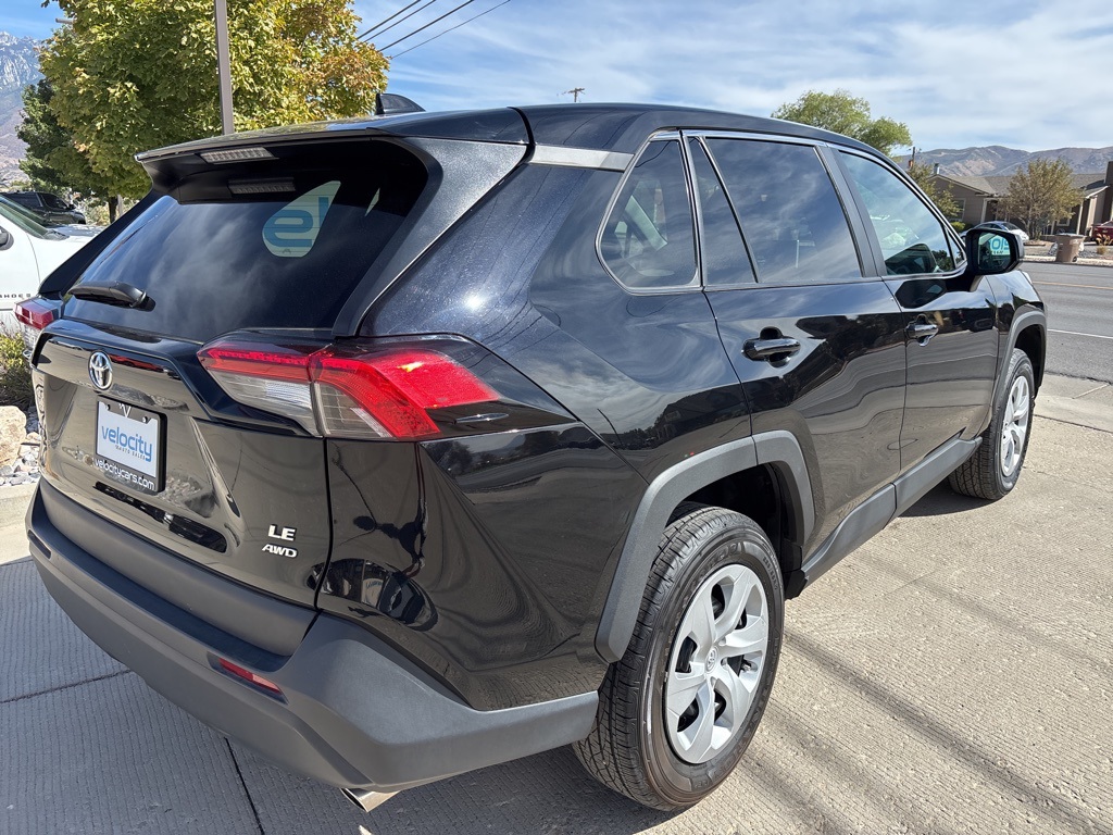 2024 Toyota RAV4 LE photo 5