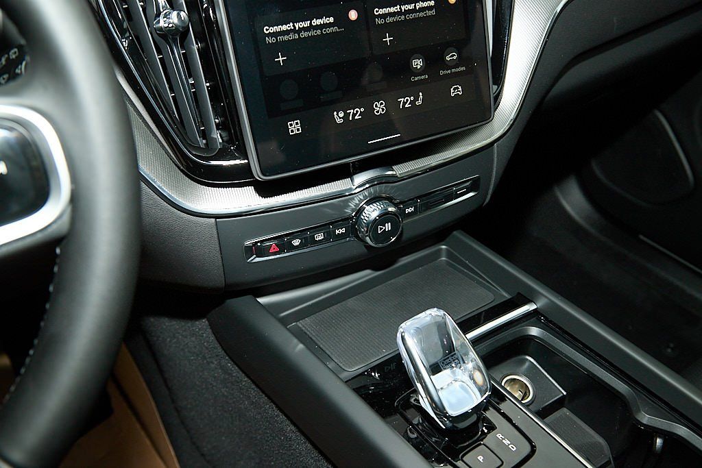 2026 VOLVO XC60 - Image 15