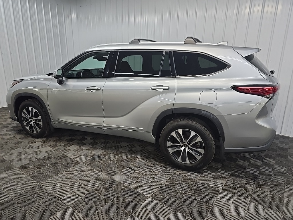2022 Toyota Highlander XLE photo 4
