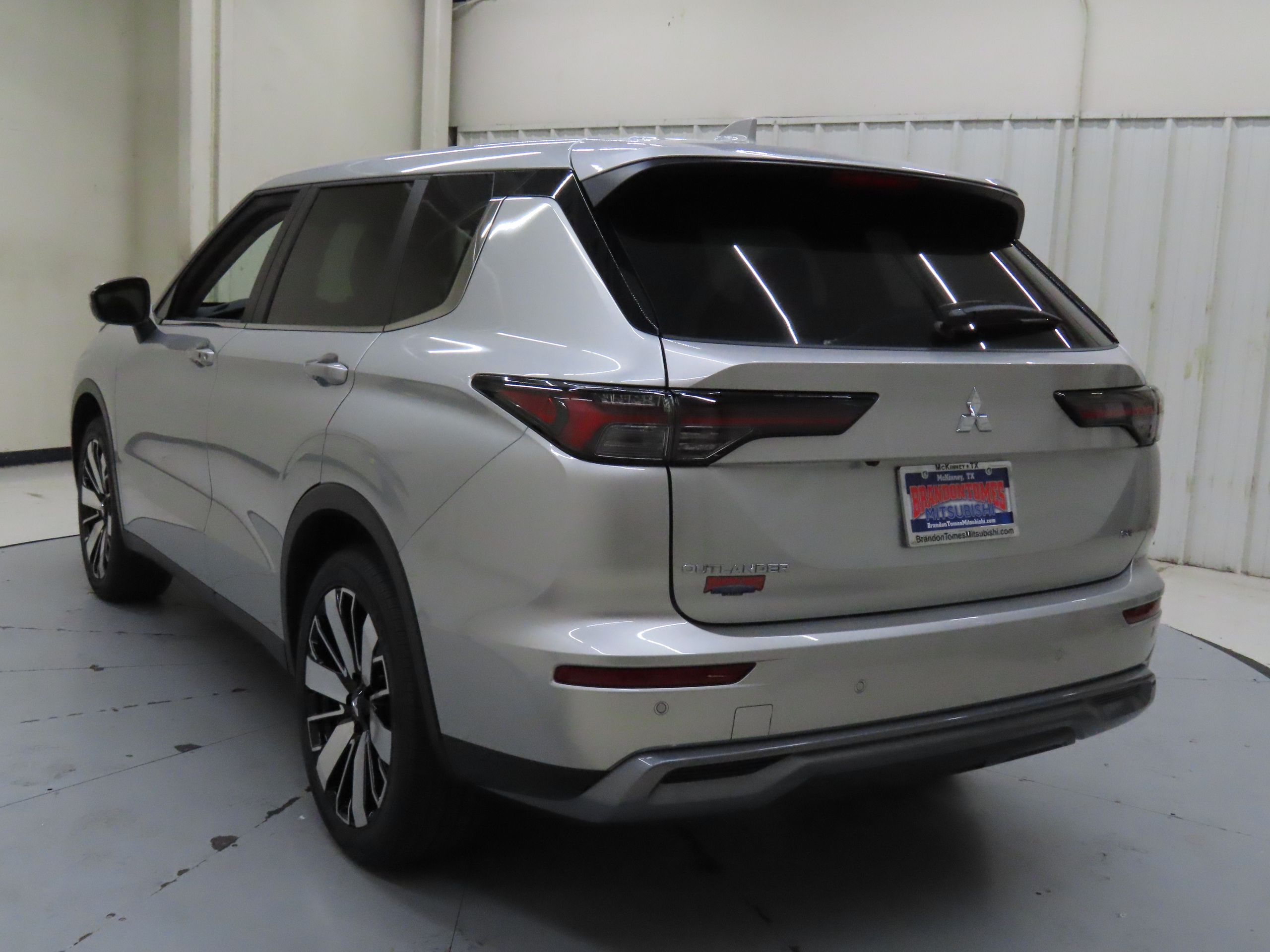 2025 Mitsubishi Outlander SE photo 4