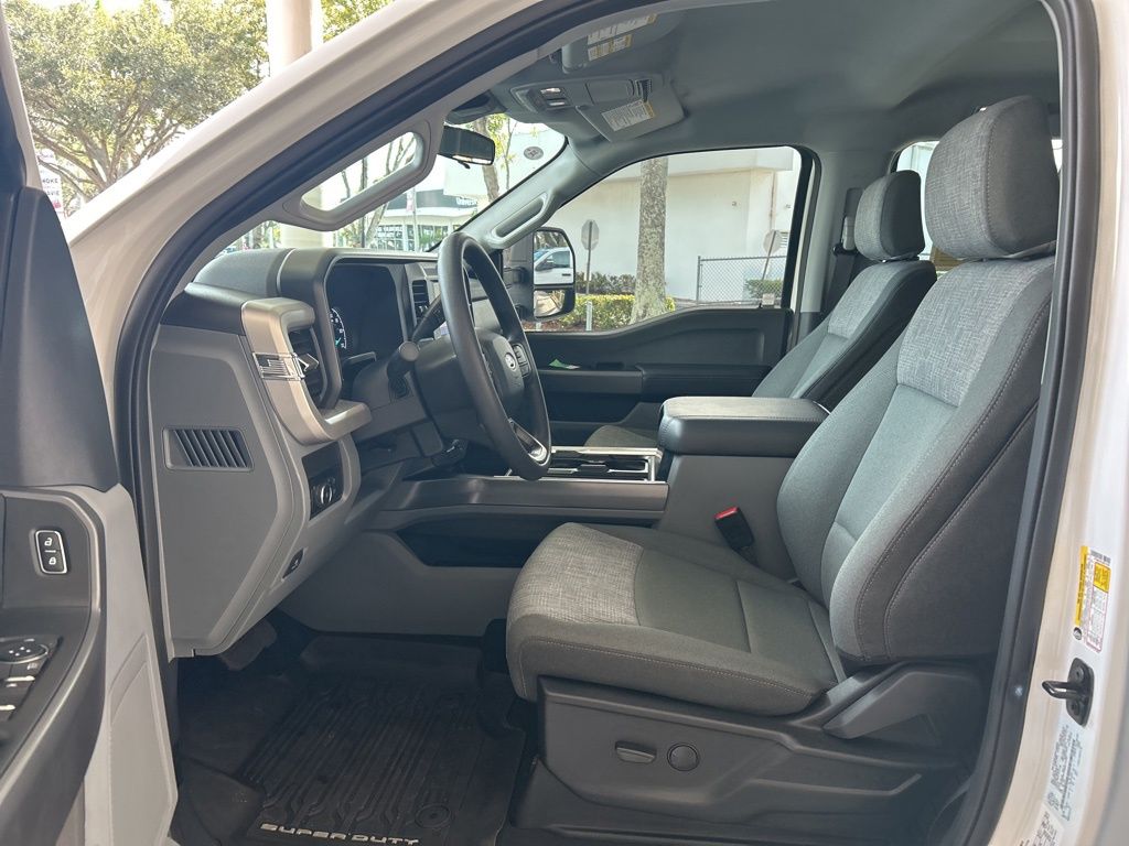 2025 Ford F-350 photo 4