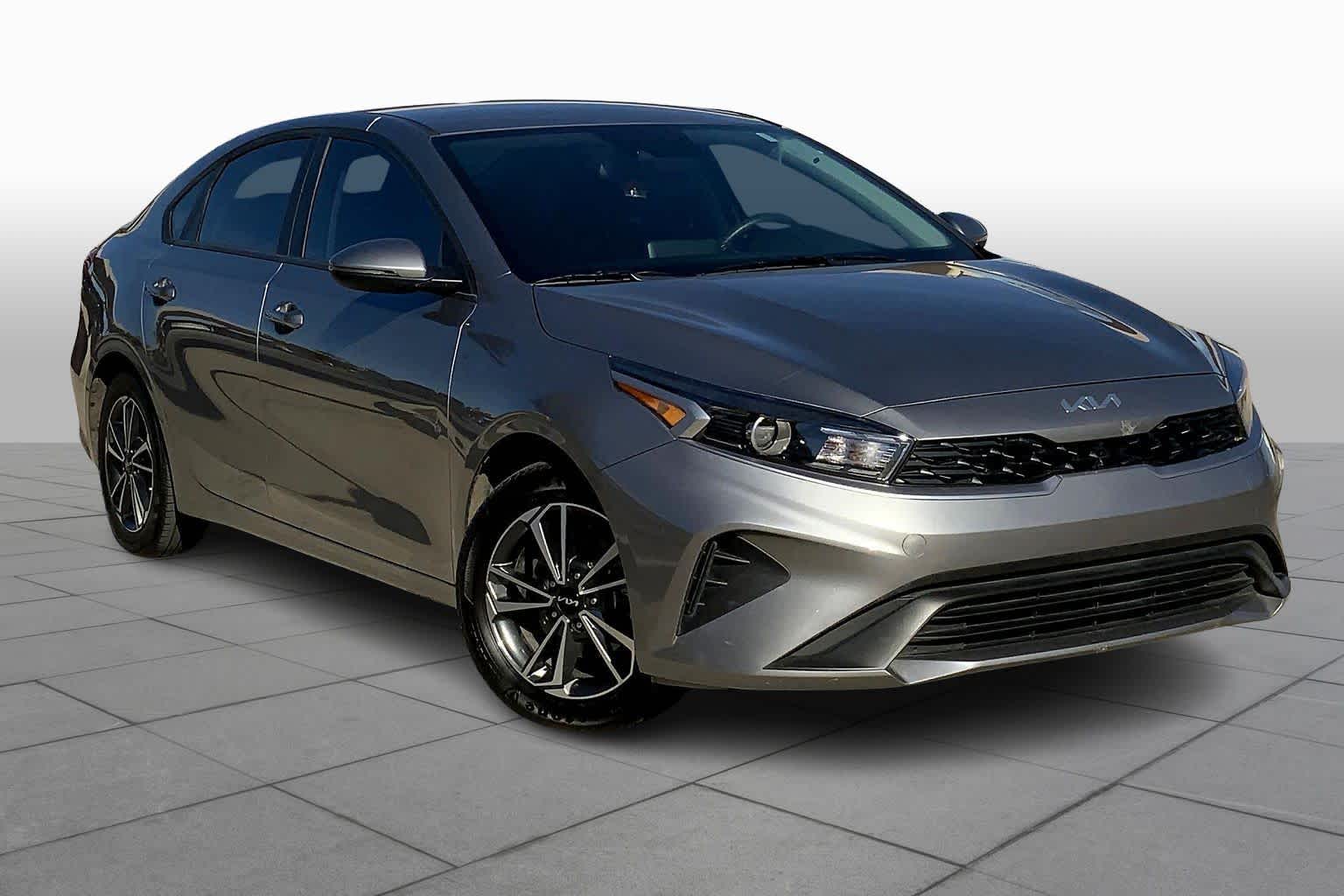 2023 Kia Forte LXS photo 2