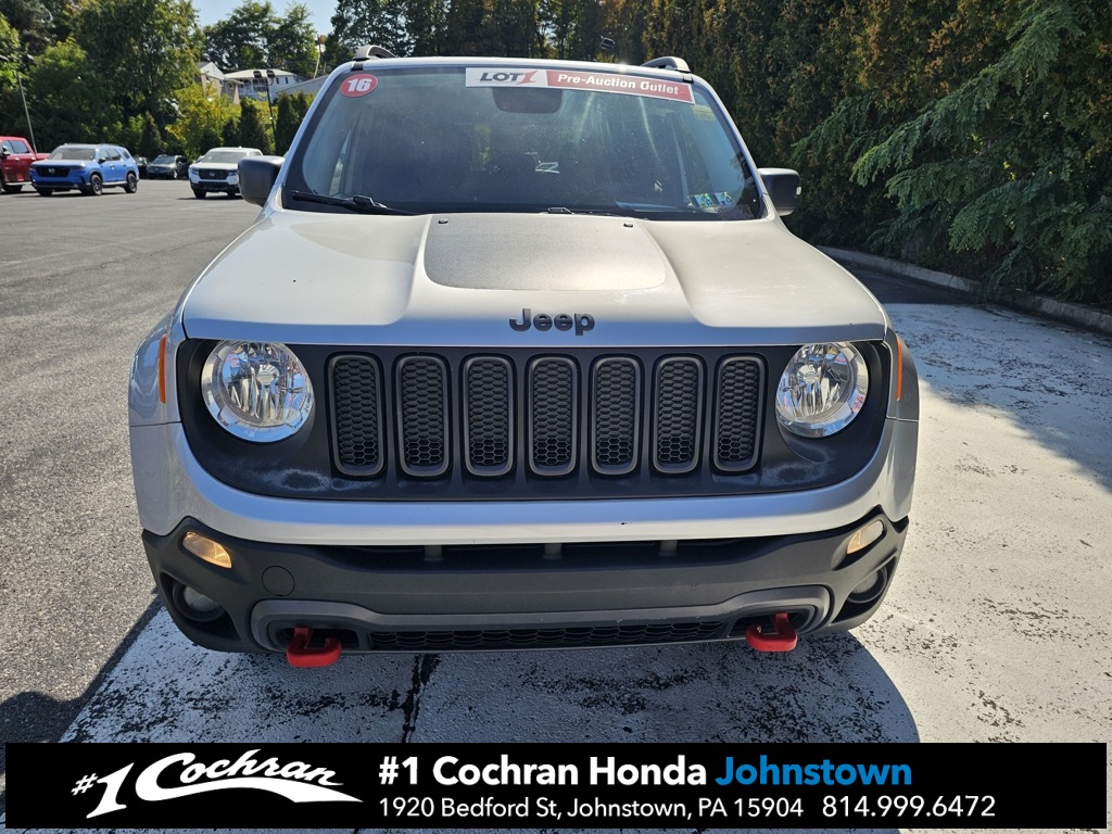 2016 Jeep Renegade Trailhawk photo 2
