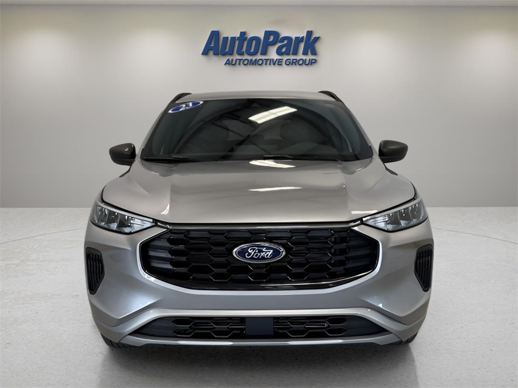 2023 Ford Escape ST-Line photo 2