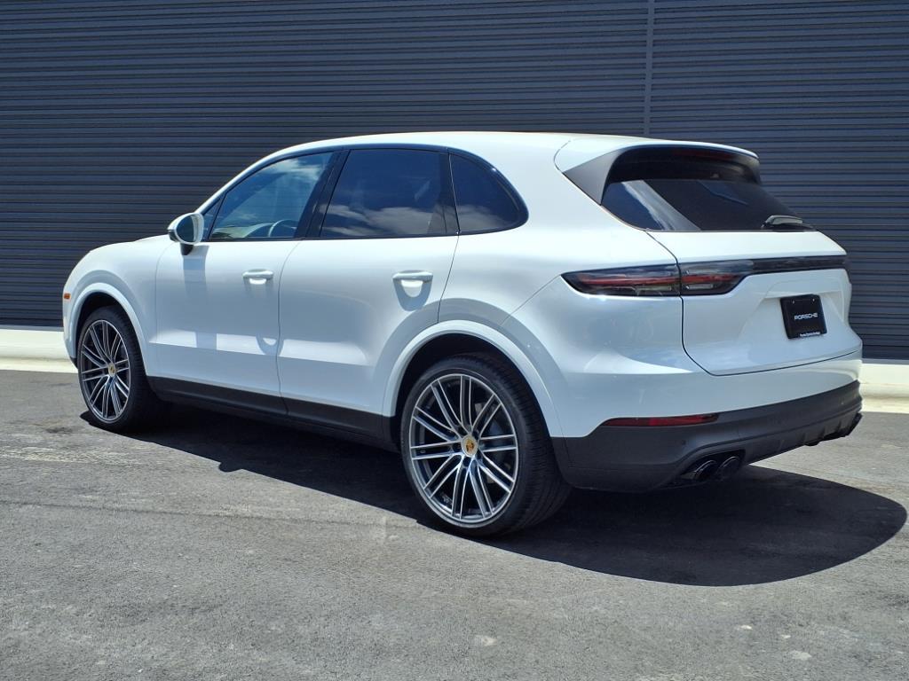 2023 Porsche Cayenne Base photo 3