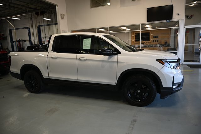 2023 Honda Ridgeline Black Edition photo 4