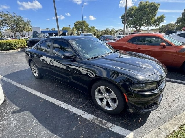 2016 Dodge Charger SXT photo 3
