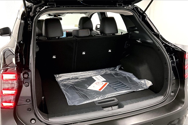 2025 Nissan Kicks SR photo 33