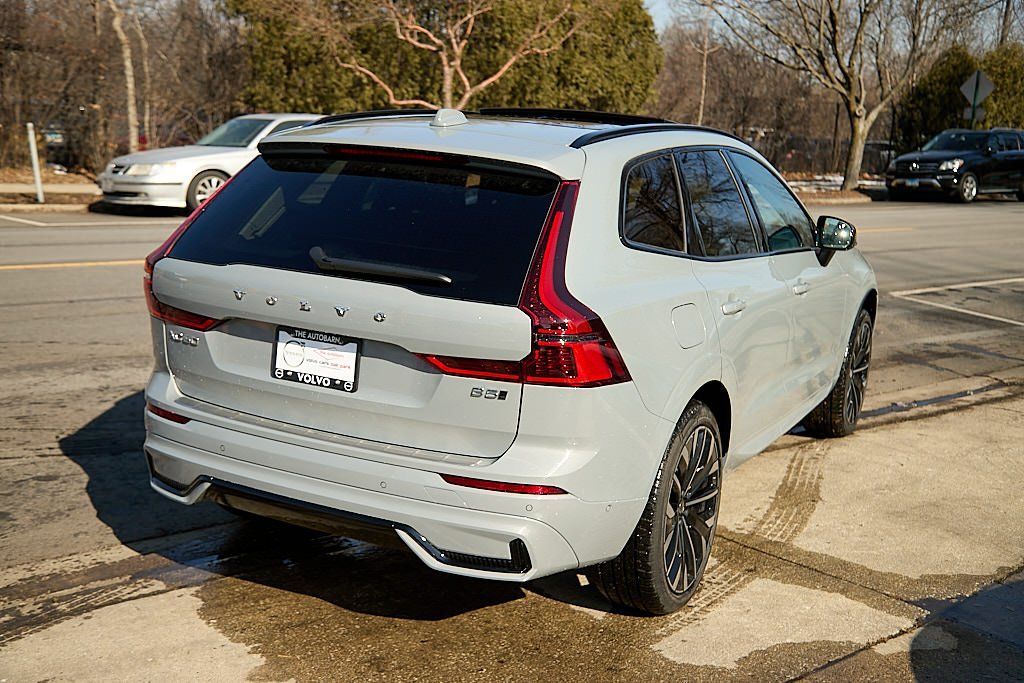 2026 VOLVO XC60 - Image 8