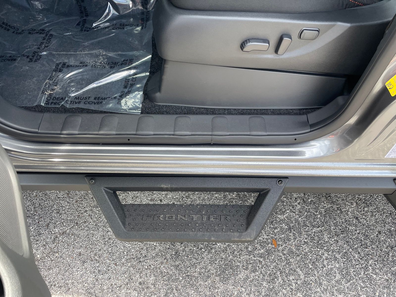 2026 Nissan Frontier PRO-4X photo 9