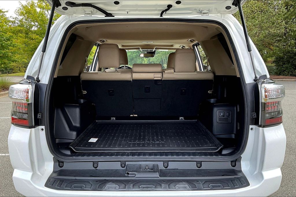 2020 Toyota 4Runner SR5 Premium photo 24