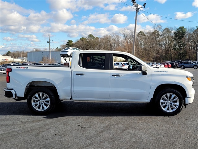 Used 2022 Chevrolet Silverado 1500 Custom with VIN 1GCPDBEK5NZ559104 for sale in Little Rock