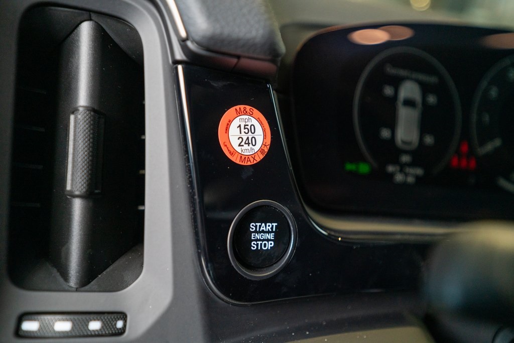 2025 Porsche Cayenne photo 23
