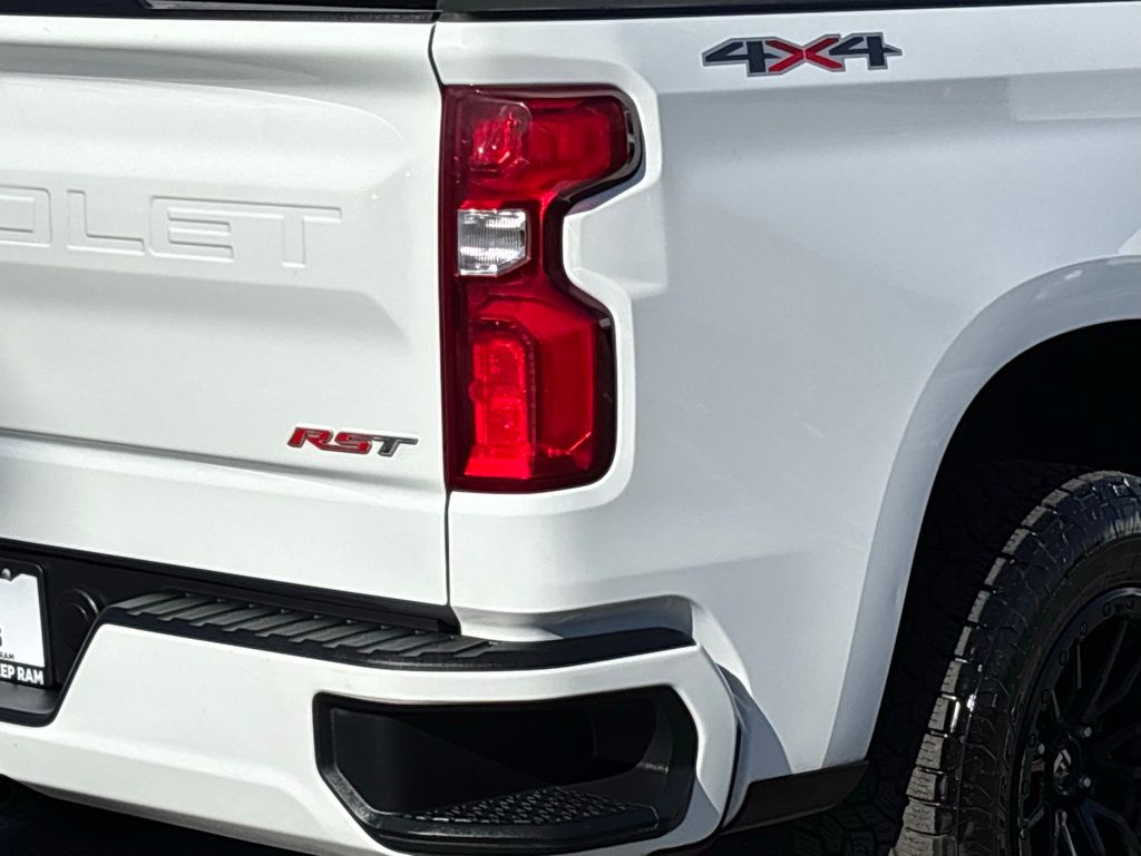2021 Chevrolet Silverado 1500 RST photo 4