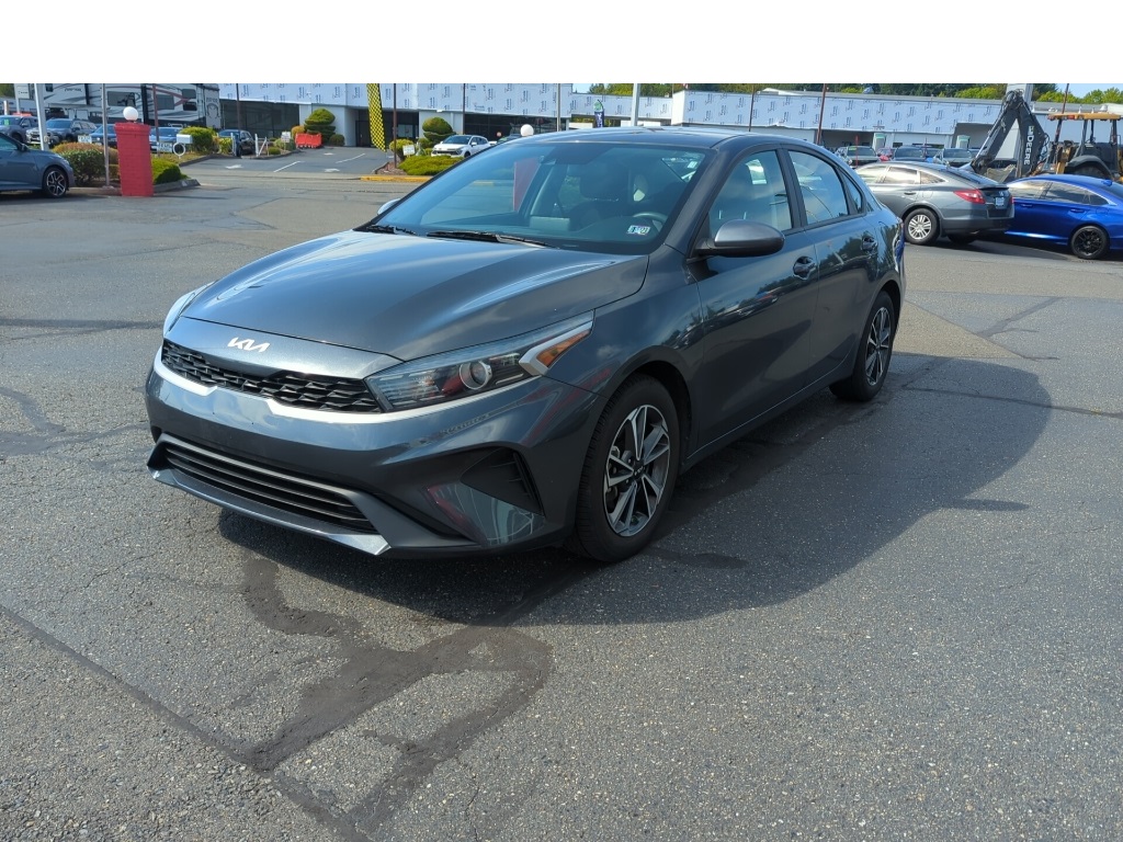 2022 Kia Forte LXS photo 2