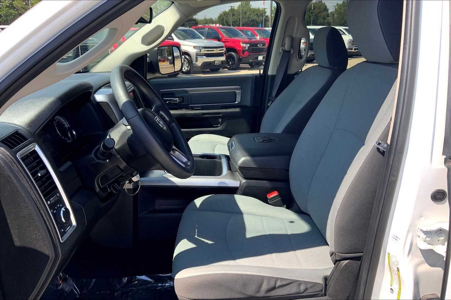 2023 Ram 1500 Classic SLT photo 7