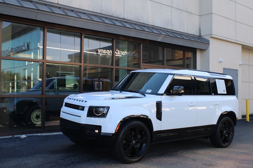 2023 Land Rover Defender X-Dynamic SE's photo