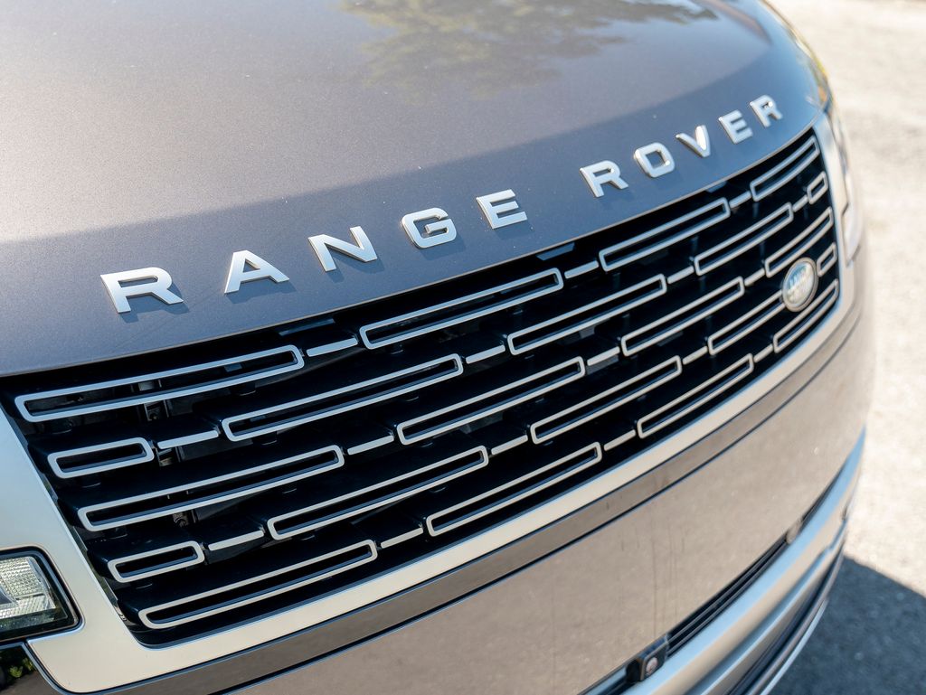 2024 Land Rover Range Rover SE photo 15
