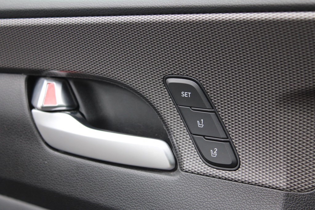 2020 Hyundai Santa Fe Limited 2.0T photo 13
