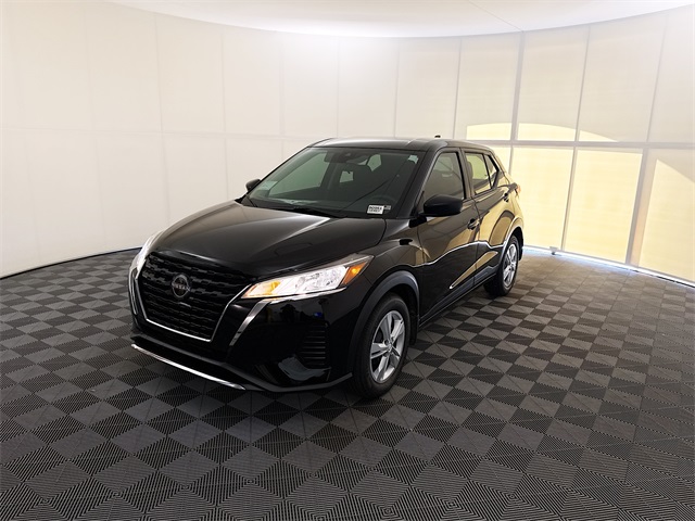 2025 Nissan Kicks Play S photo 2