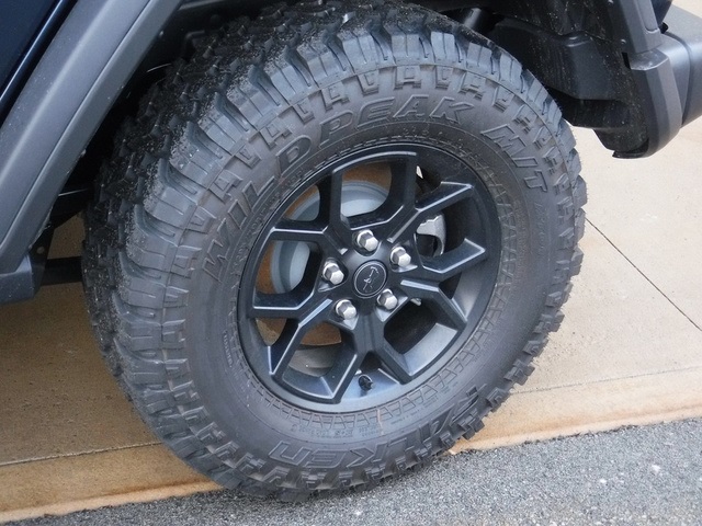 2025 Jeep Wrangler photo 3