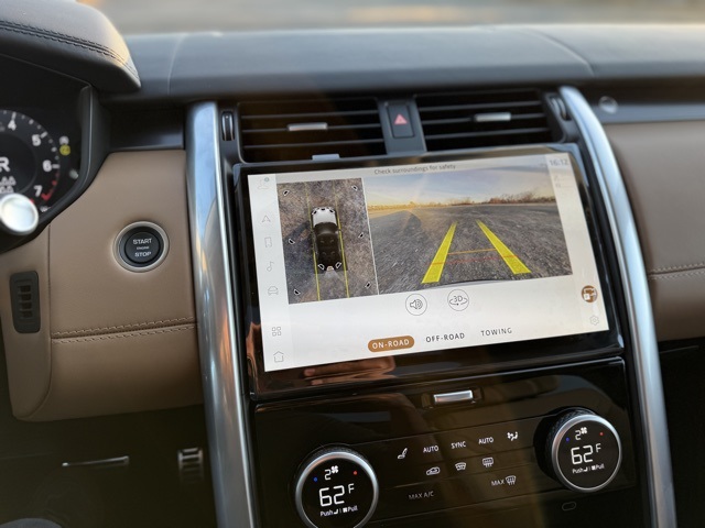 2025 Land Rover Discovery Metropolitan Edition photo 16