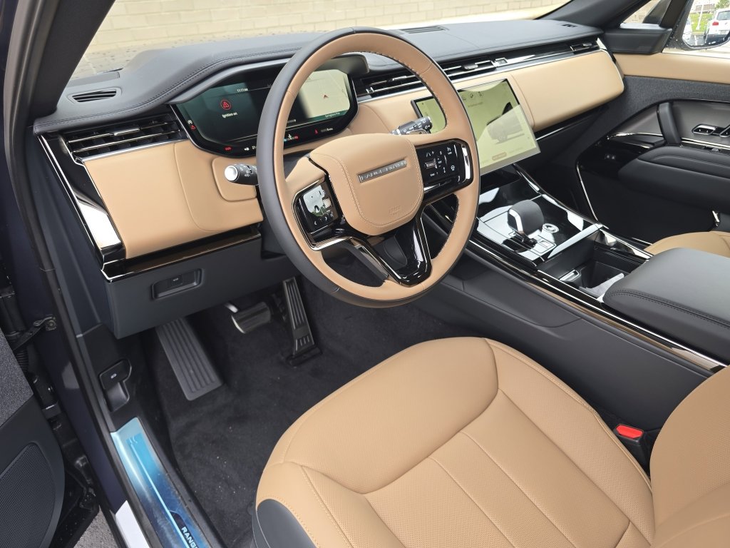 2025 Land Rover Range Rover Sport SE photo 18
